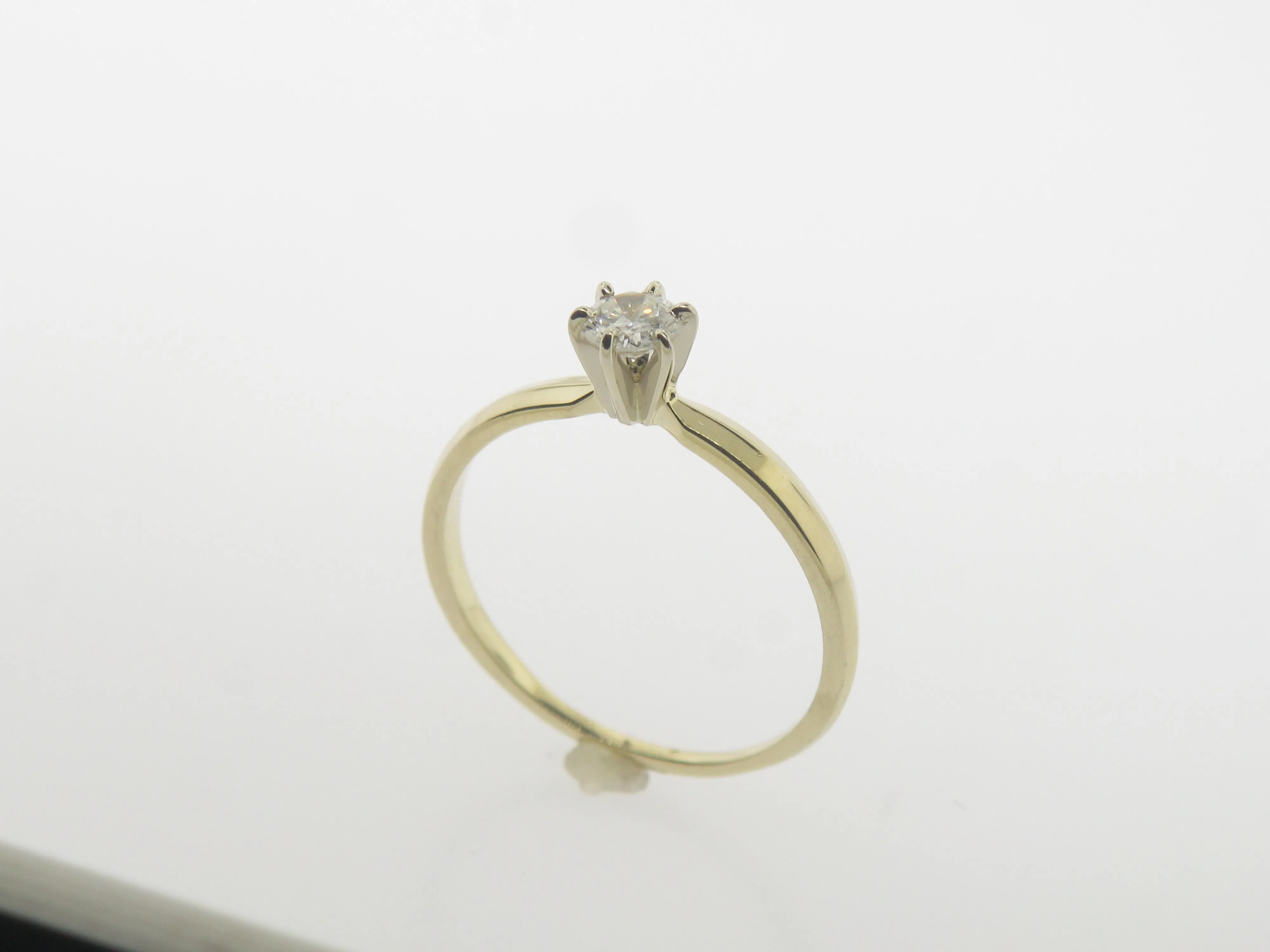 14K Yellow Gold Knife Edge Solitaire Diamond Engagement Ring New Old Stock