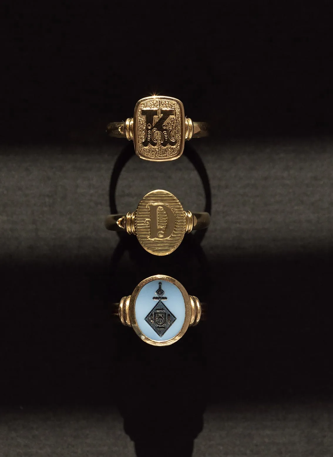 Betsy signet ring 14k gold