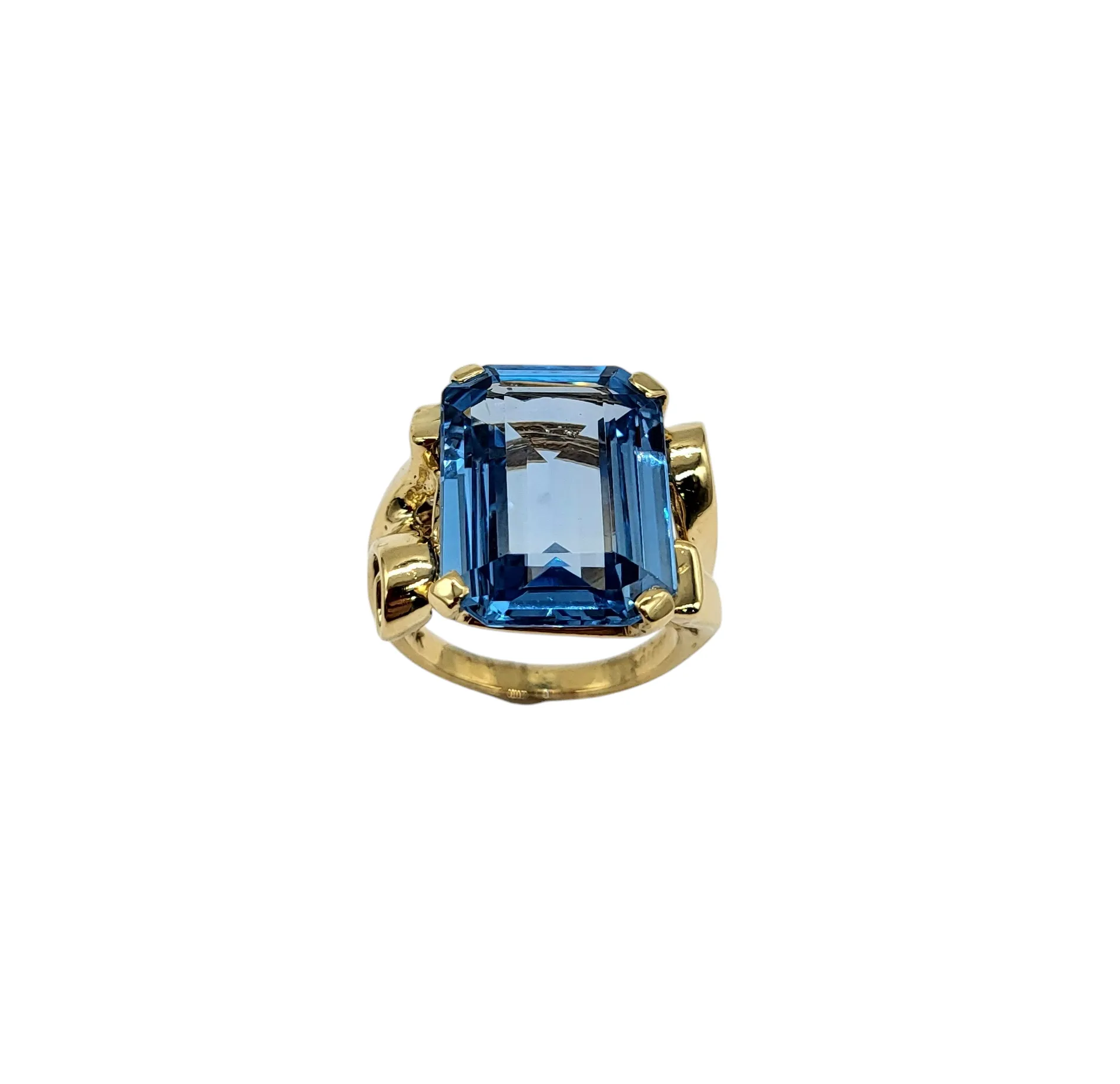 Blue Topaz Ring 14 Karat Gold