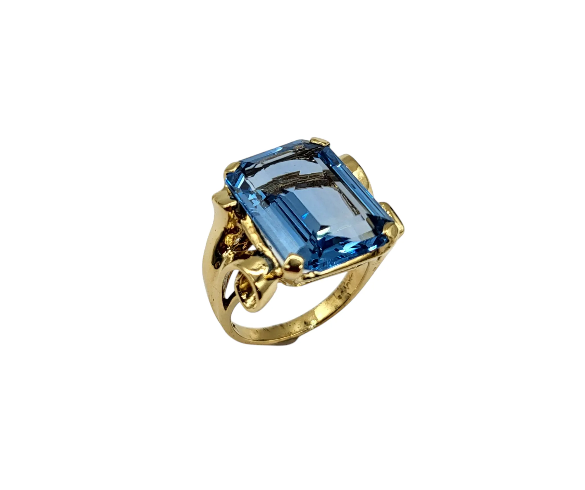 Blue Topaz Ring 14 Karat Gold