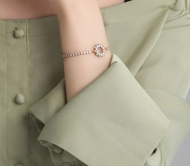 Circle pull-out bracelet is stylish, micro-encrusted with zirconium, simple, light and luxurious