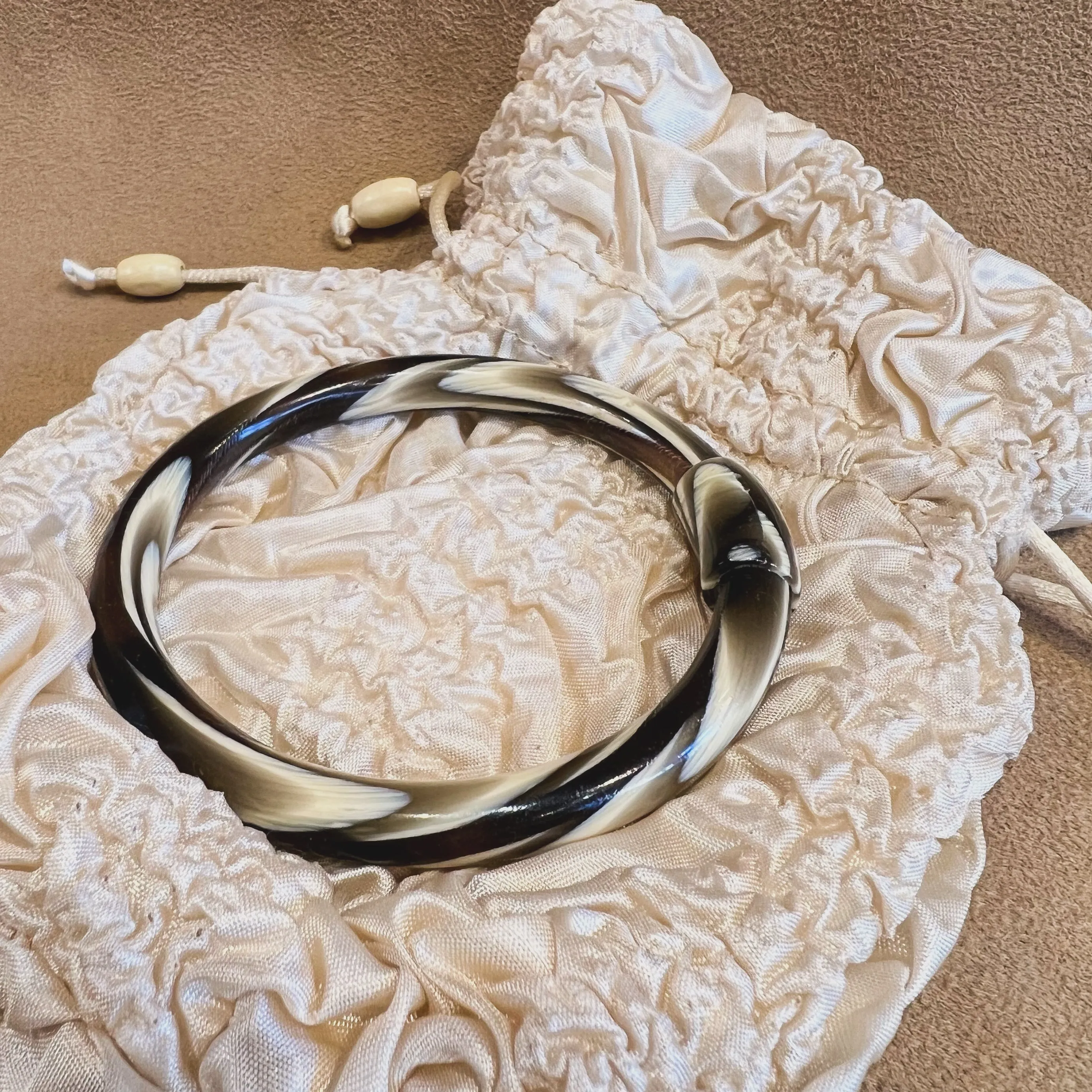 Lea Stein Round Bangle Ombre Brown, Cream Vintage