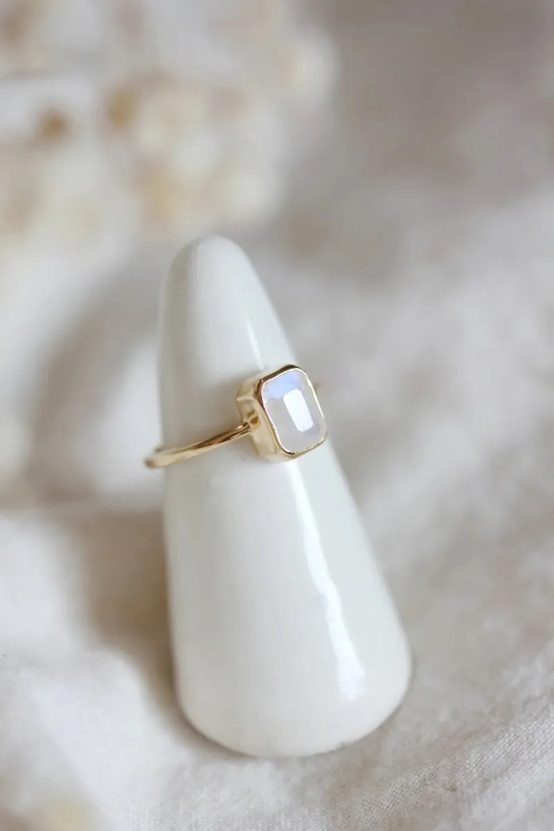 Little Gold Olivier Ring (Moonstone)