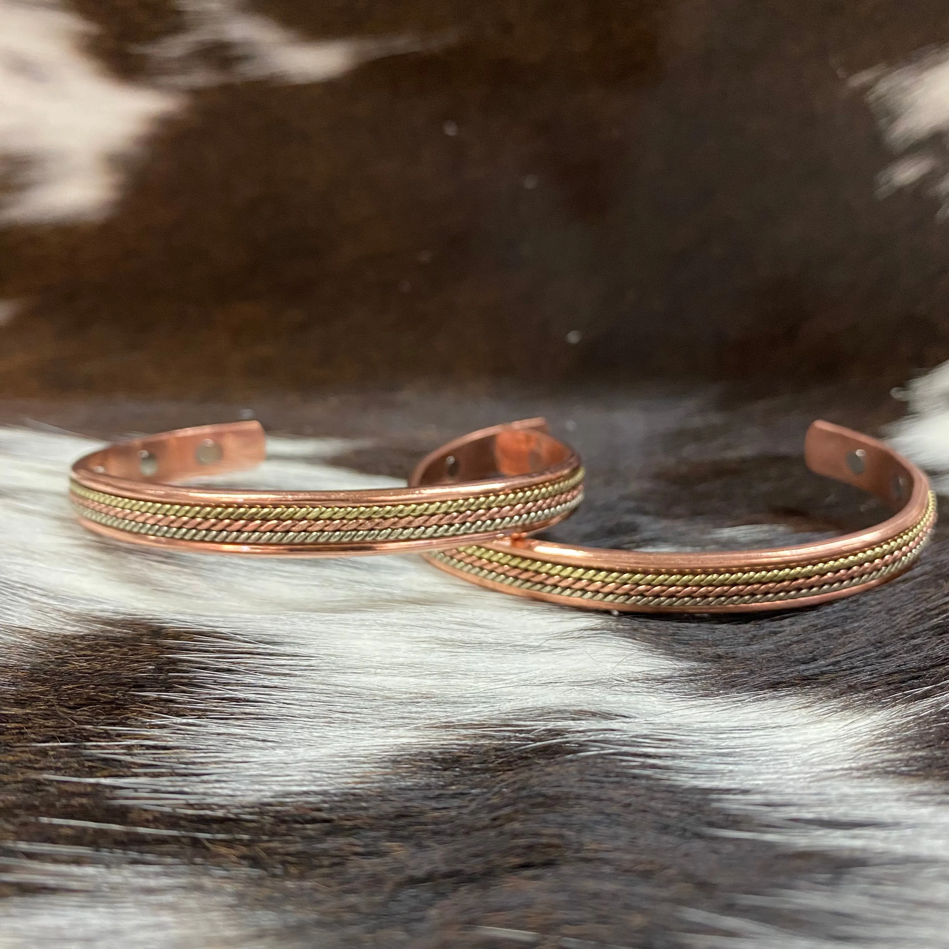 Magnetic Copper Cuff | 3 Twist