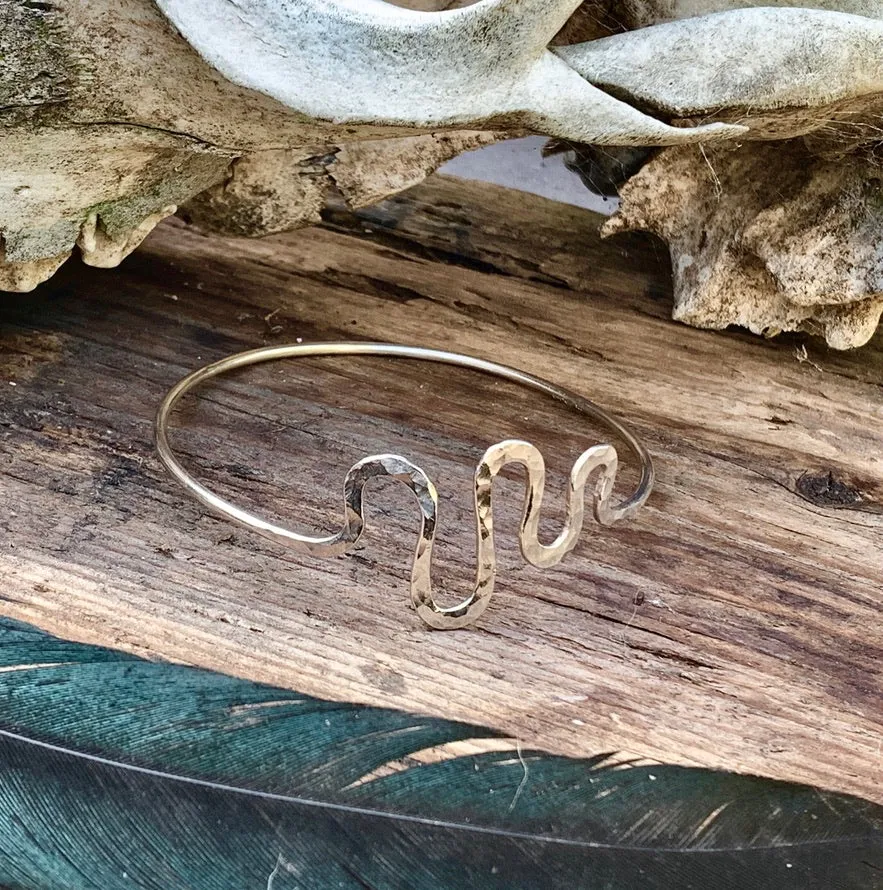 Sterling silver wave bangle. M/L