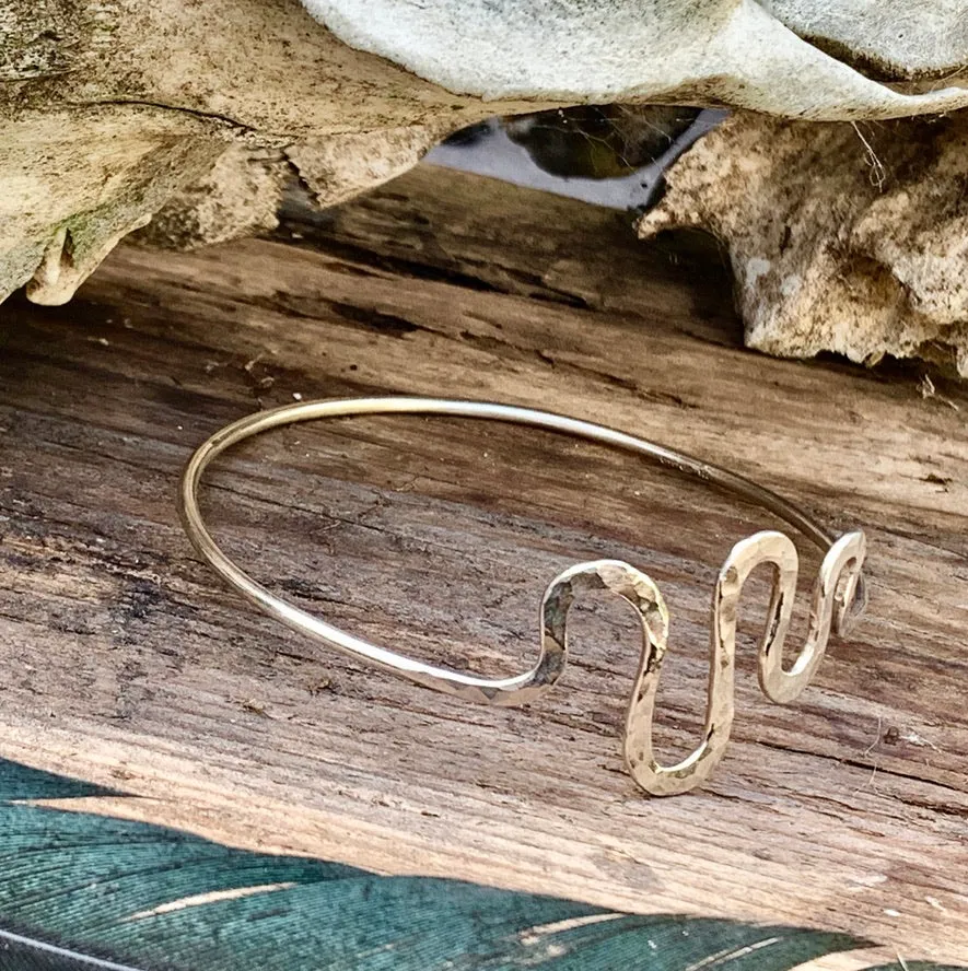 Sterling silver wave bangle. M/L