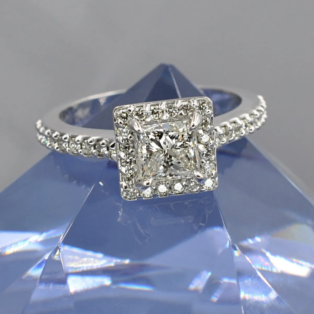 VIP 0.95 CT Princess and Round Cut Diamond Engagement Ring in Platinum